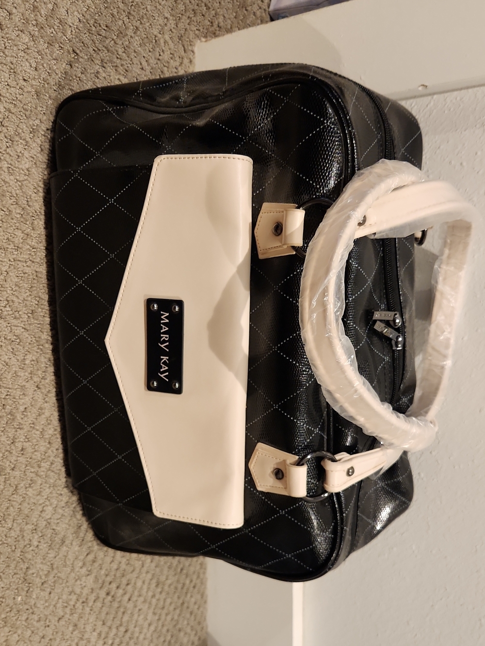 NEW/ VINTAGE Mary Kay Deluxe Black Cream Consultant Travel Luggage Tote Bag